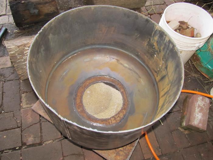 [Thumbnail for showing inside where inner flue pipe will rest and outter barrel will be welded to support plate.JPG]